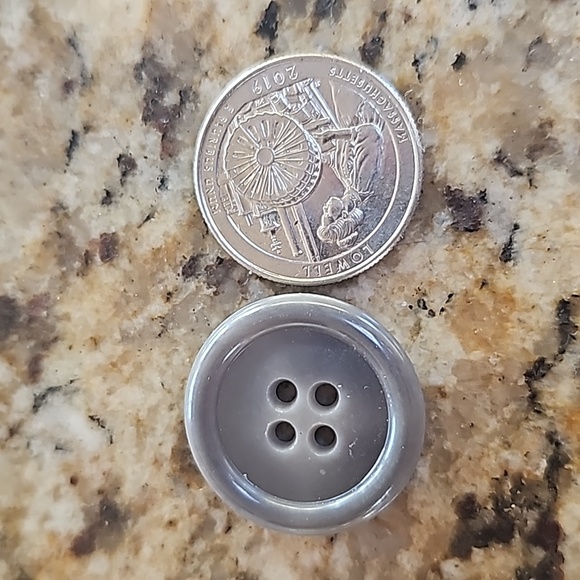 Vintage Quantity 70 round quarter size 4 holes marbled shiny buttons identical - Picture 8 of 9